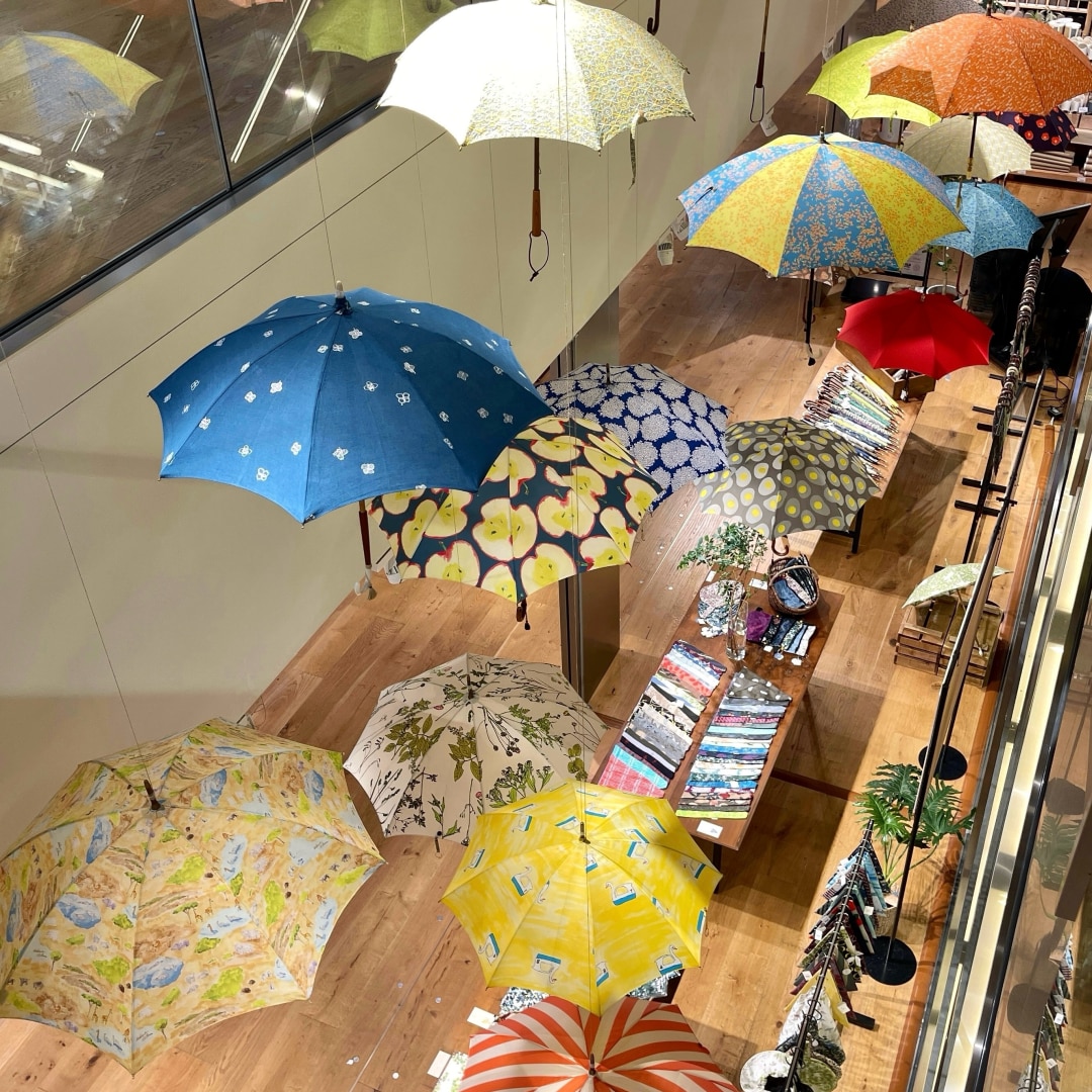 銀座】イイダ傘店 展示販売会 傘の雨 〜It's Raining Umbrellas